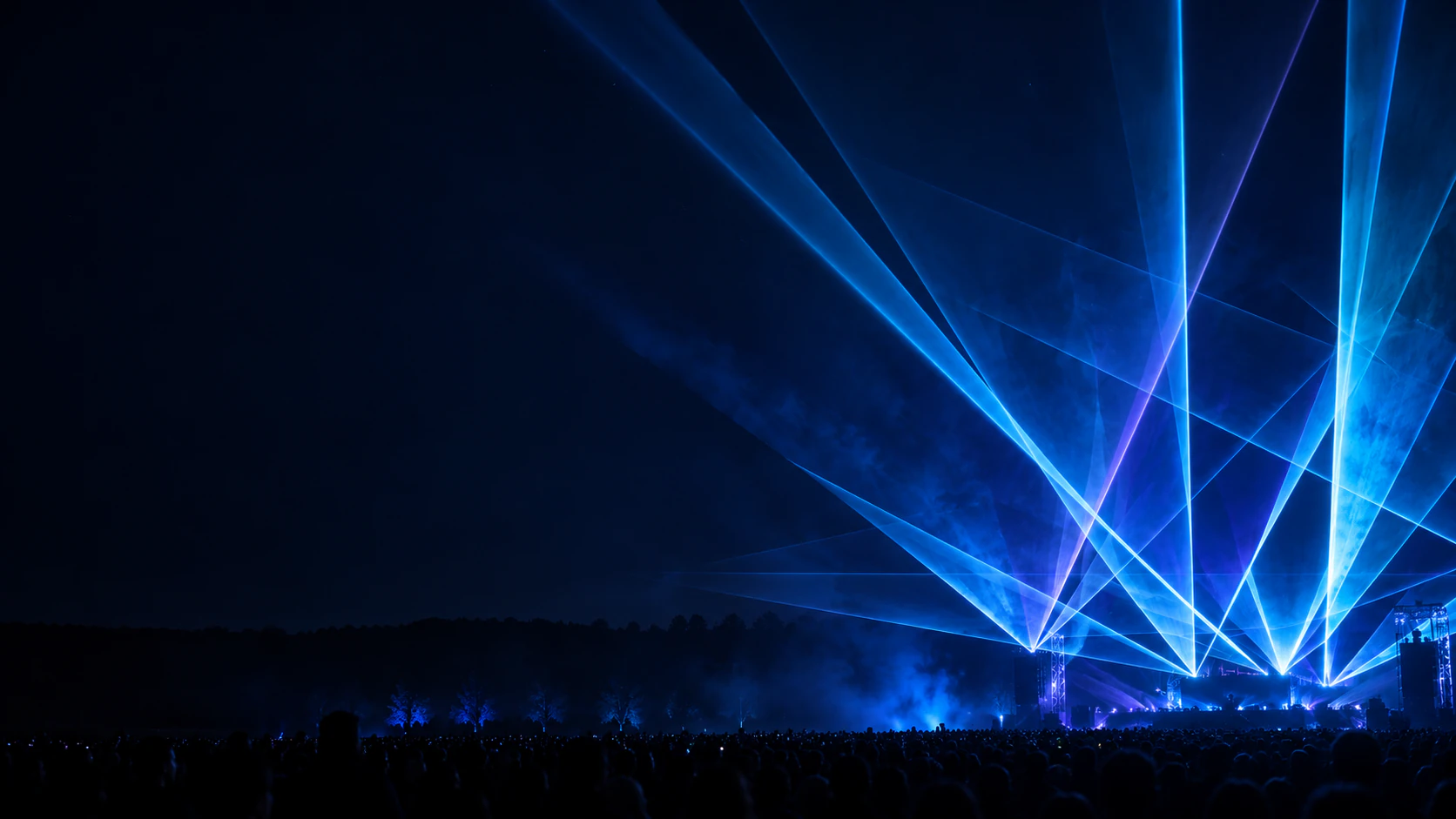 Koncepcyjna wizualizacja niebieskich laserów ponad plenerową sceną